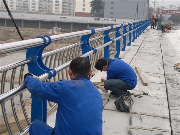 惠州不锈钢河道护栏的特性及其在城市景观中的应用