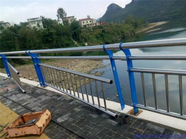 惠州不锈钢复合管护栏是一种卓越的防护材料